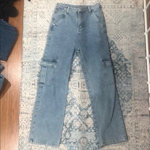Trendy straight leg high-waist cargo jeans